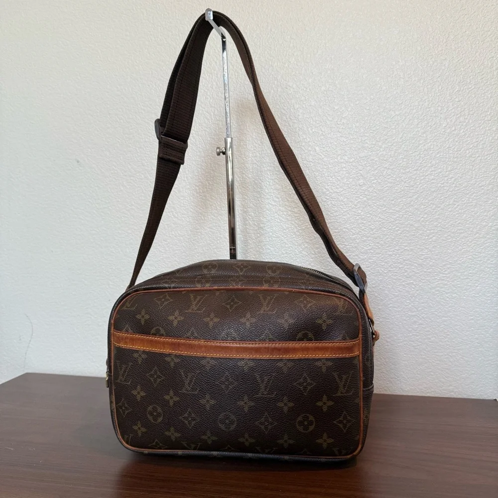 Vintage Louis‎ Vuitton Reporter with COA